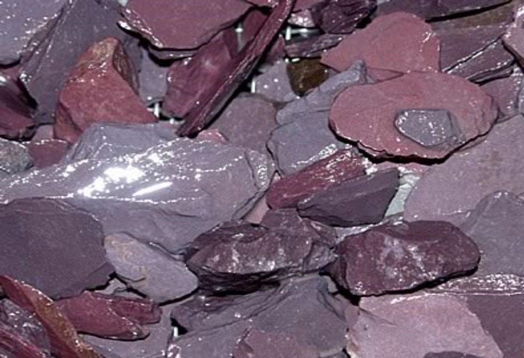Image of 30-50mm Plum Slate Chippings Bag 20kg